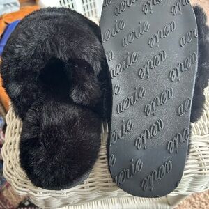 Aerie Black Fuzzy Slippers